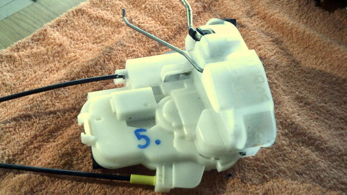 Incuietoare ,  broasca usa fata Stanga pentru SUBARU OUTBACK 3 , Legacy [1]