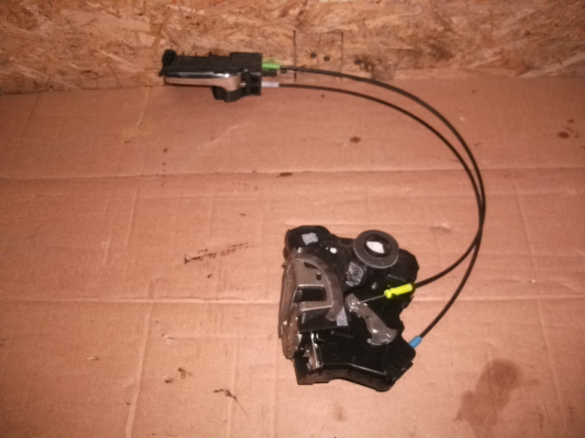 Incuietoare usa fata stanga pentru Toyota AVENSIS T250, cod 50594A1 [2]