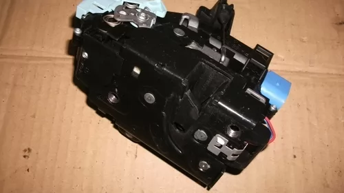Incuietoare usa Fata Stanga pentru Volkswagen Golf 6, cod 3D1837015AP [2]