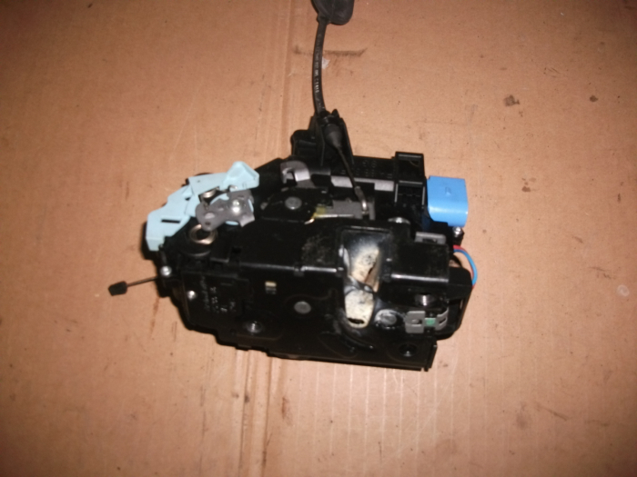 Incuietoare usa fata Stanga pentru Volkswagen GOLF 6, cod 3D2837015T [2]