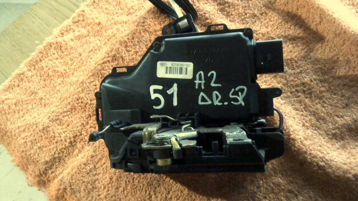 Incuietoare usa spate dreapta pentru AUDI A2 , cod 8Z0839016D [1]