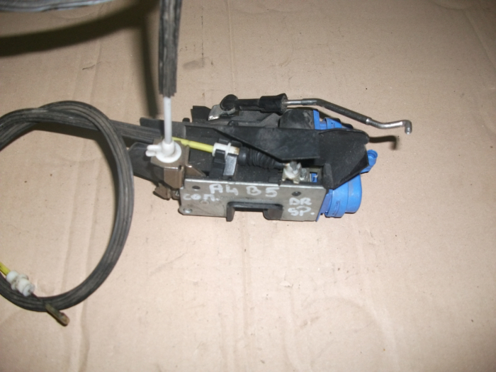 Incuietoare usa spate dreapta pentru AUDI A4B5, cod 8D0839016A [2]