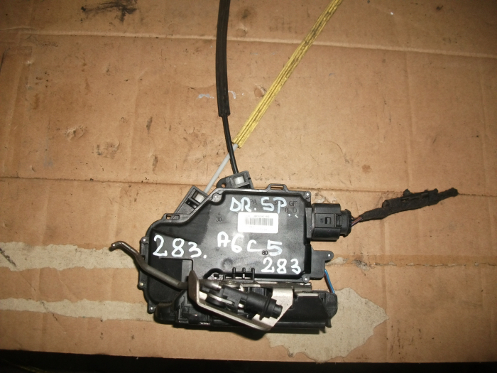 Incuietoare usa spate dreapta pentru AUDI A6 C5, cod 4B0839016G [1]