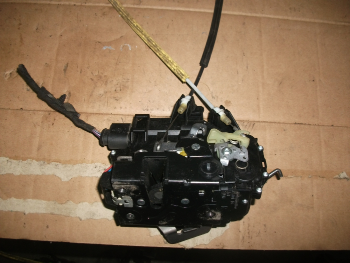 Incuietoare usa spate dreapta pentru AUDI A6 C5, cod 4B0839016G [2]