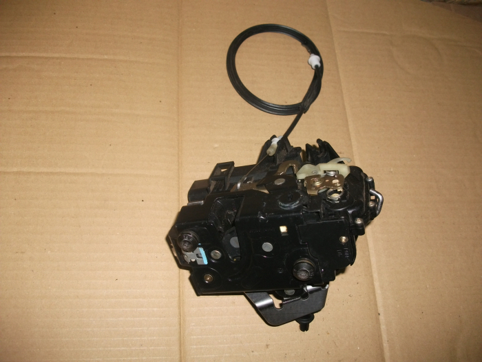 Incuietoare usa spate  dreapta pentru AUDI A6C5, cod 4B0839016G [2]