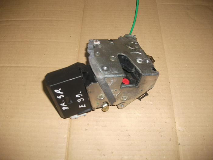 Incuietoare usa spate  dreapta pentru BMW Seria 5 , E39, cod 8352165, 8166246 [2]