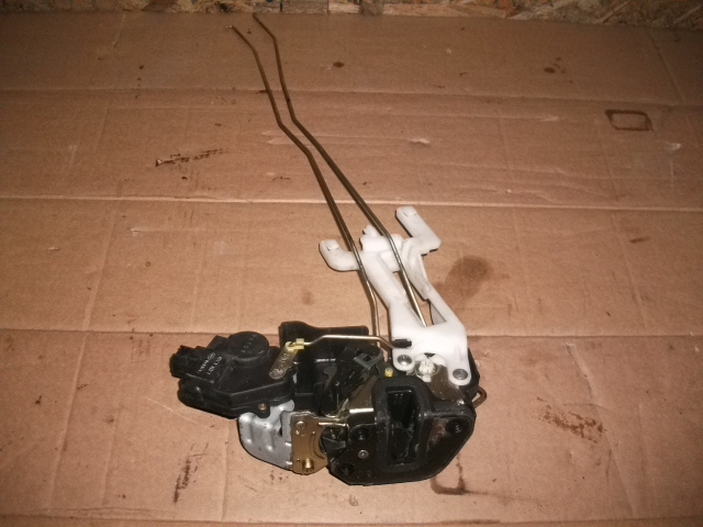 Incuietoare usa spate  dreapta pentru Hyundai SANTA FE 1 [2]