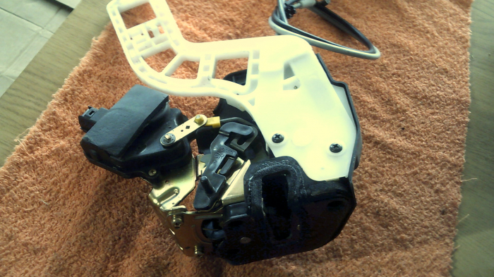 Incuietoare usa spate dreapta pentru KIA SPORTAGE JE/KM, cod 81420-1F010 [2]