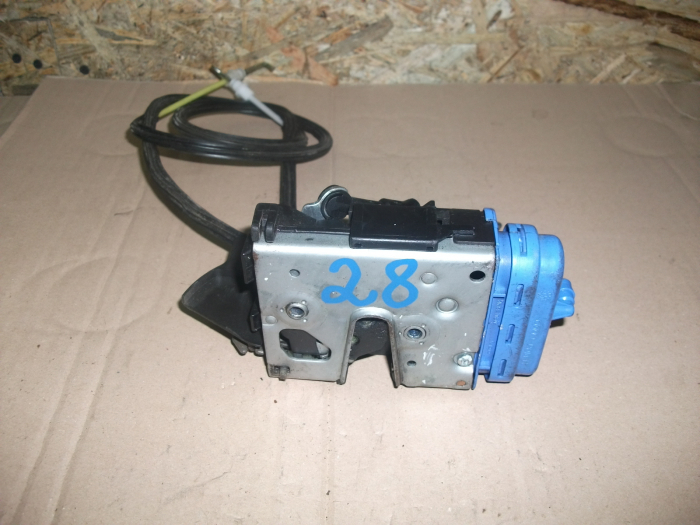 Incuietoare usa spate stanga pentru AUDI A4B5, cod 8D0839015A [1]