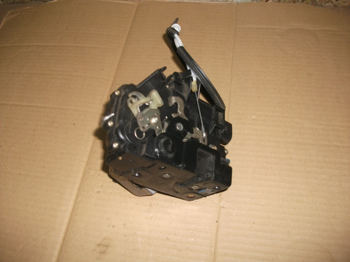 Incuietoare usa spate stanga pentru AUDI A6C5, cod 4B0839015G [2]