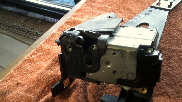 Incuietoare usa spate  stanga pentru FORD Fusion , cod 2N11-N264A53-A [2]