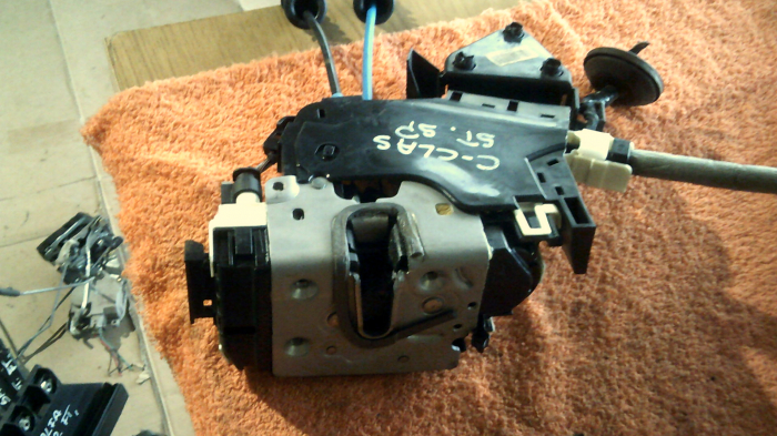 Incuietoare usa spate stanga pentru Mercedes c-class w204, cod A2047300335, A2047331708 [2]