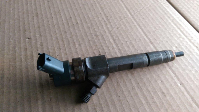 Injector pentru Opel Vivaro , motorizare 1.9 diesel, cod 8200100272   ,   0445110110B [2]