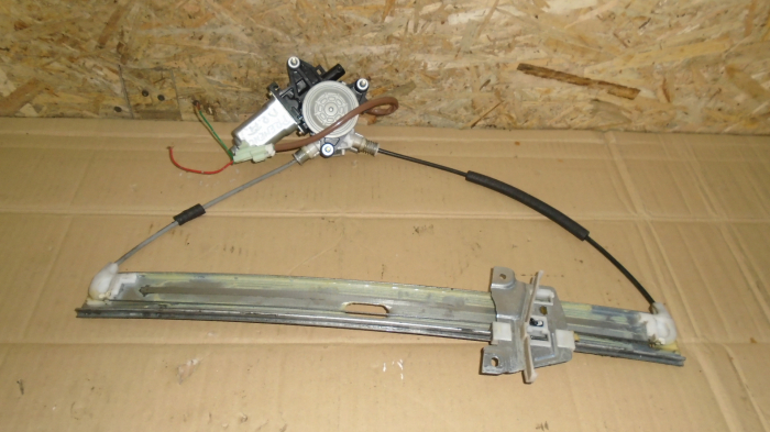 Macara geam fata dreapta pentru MAZDA Premacy , cod 862100-3881 [2]