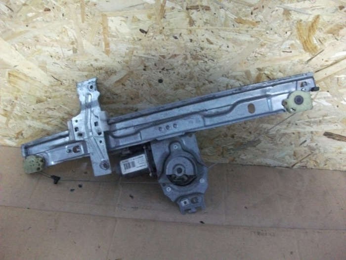 Macara geam fata dreapta pentru Peugeot 207 , cod 400916J/9681181880 [2]