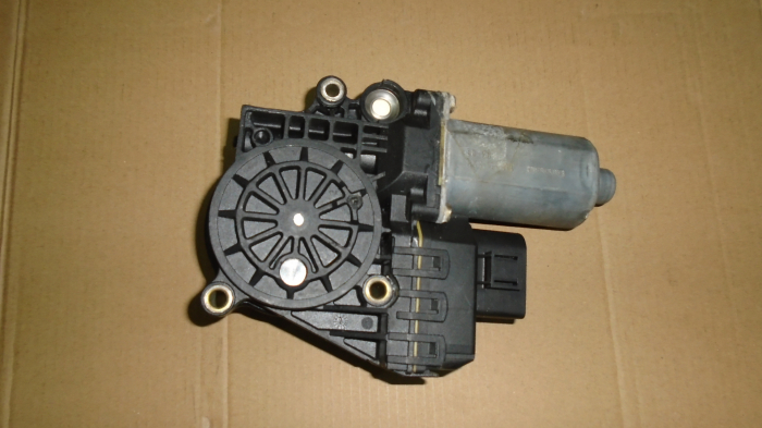 Motoras macara fata dreapta pentru Audi A6 C5, cod 4B0959802E [2]