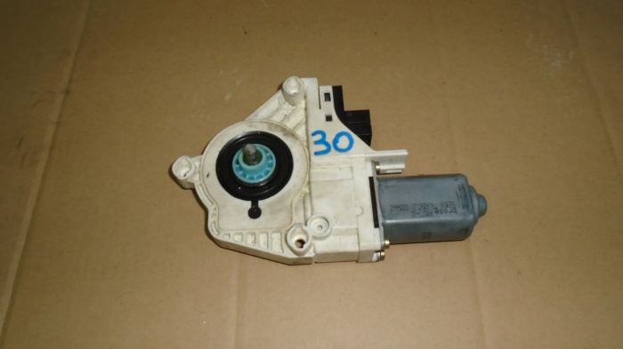 Motoras macara fata dreapta pentru Audi A6C6 , cod 4F0959802B [1]