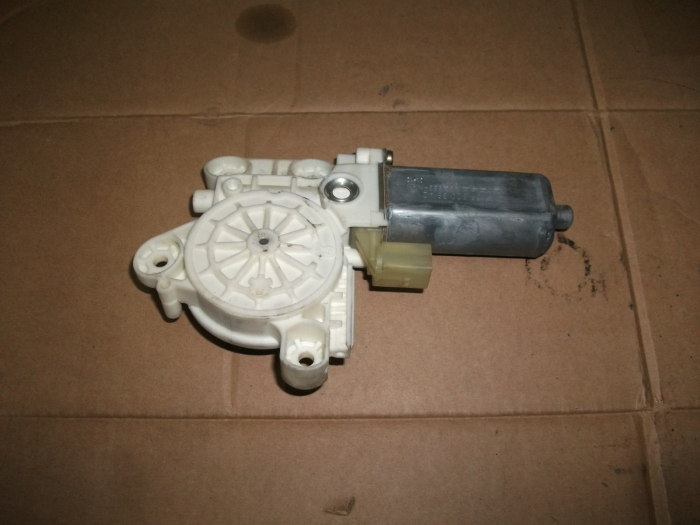 Motoras macara fata dreapta pentru Mercedes A-Class W168, cod 1688203842 [2]