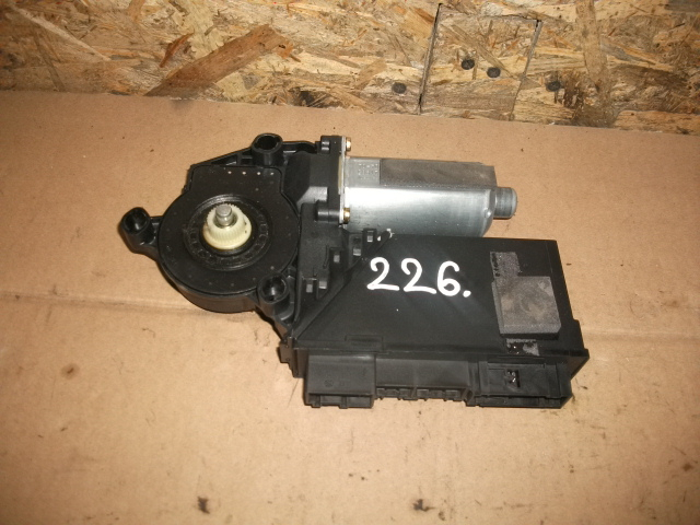 Motoras macara fata dreapta pentru Volkswagen Phaeton , cod 3D1959702E [1]