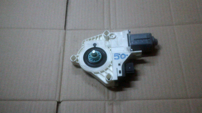 Motoras macara fata stanga pentru audi A4 B8, cod 8K0959811 [1]