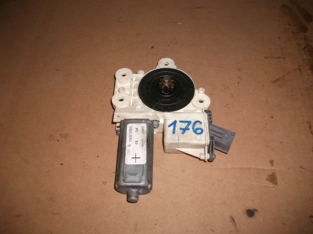 Motoras macara fata stanga pentru Toyota AVENSIS T250, cod 69820-05050 [1]