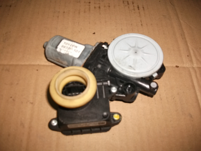 Motoras macara fata stanga pentru Toyota Corolla Verso ar10, cod 69810-0F010 [1]