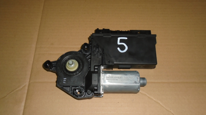 Motoras macara spate dreapta pentru audi A4 B7, cod 8E0959802E [1]