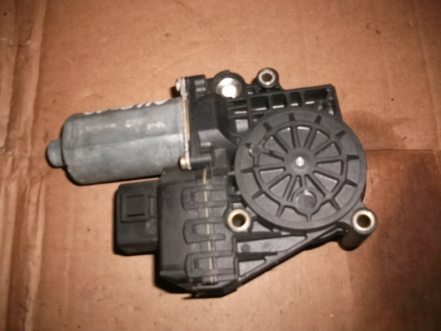 Motoras macara spate dreapta pentru audi A6 C5, cod 0130821785 [2]