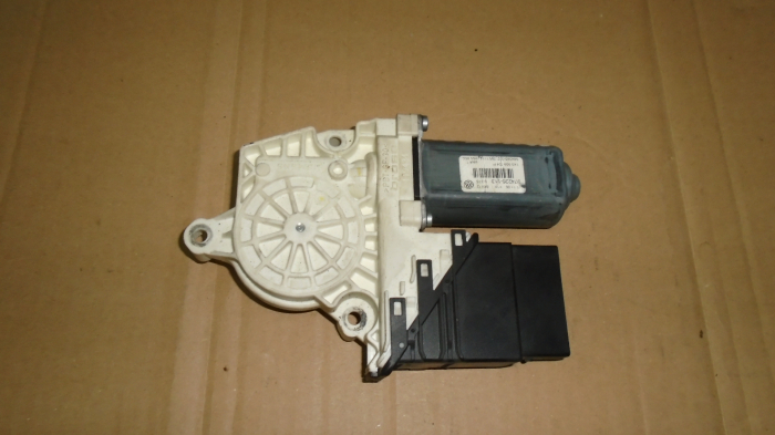 Motoras macara spate dreapta pentru Volkswagen Passat B6, cod 1K0959704P [2]