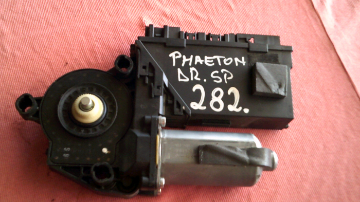 Motoras macara spate dreapta pentru Volkswagen Phaeton , cod 3D0959704J [1]