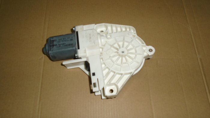 Motoras macara spate stanga pentru Audi A4 B8, cod 8K0959811A [2]