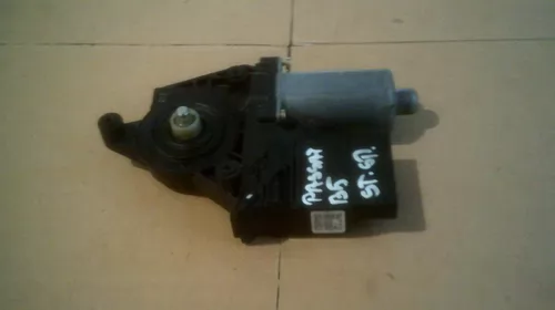 Motoras macara spate stanga pentru Volkswagen Passat B5, cod 3B9839751BF [1]