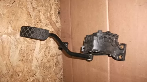 Pedala pentru Audi A2 , motorizare 1.4 benzina, cod 8Z2721523B [2]
