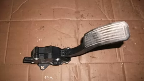 Pedala pentru Toyota Rav-4 XA30, motorizare 2.2 diesel, cod 78110-42010 [2]