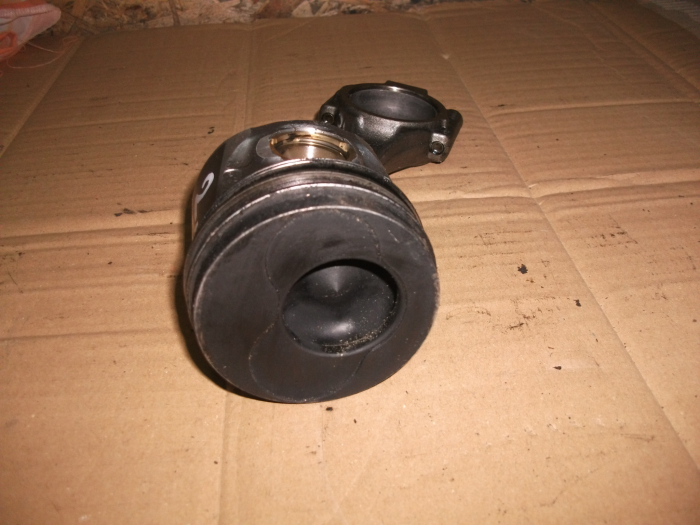 Piston cu biela pentru Volkswagen Passat B6, motorizare 1.9 diesel, cod 038G [2]