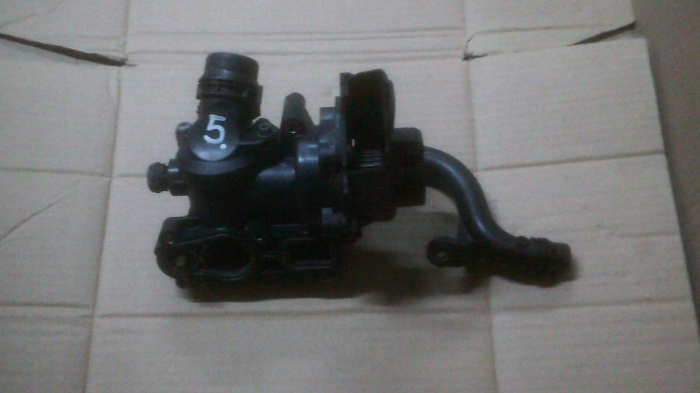 Pompa apa Volkswagen Tiguan 2007-2011 COD 06J121026P [2]