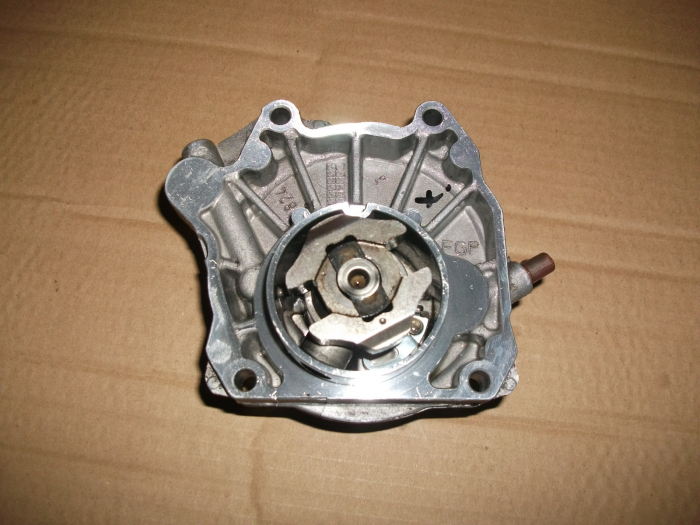 Pompa de vacuum pentru Alfa Romeo 159 , motorizare 1.9 diesel, cod 72902301E [2]