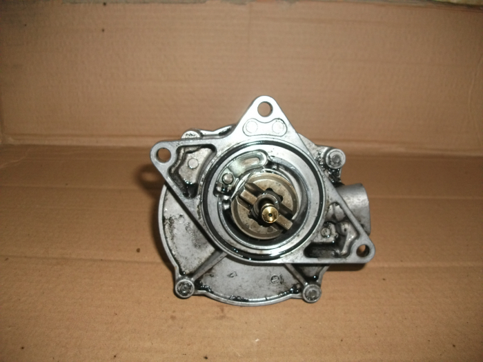 Pompa de vacuum pentru Audi A4 B6, motorizare 2.5 diesel, cod 057145100C [2]