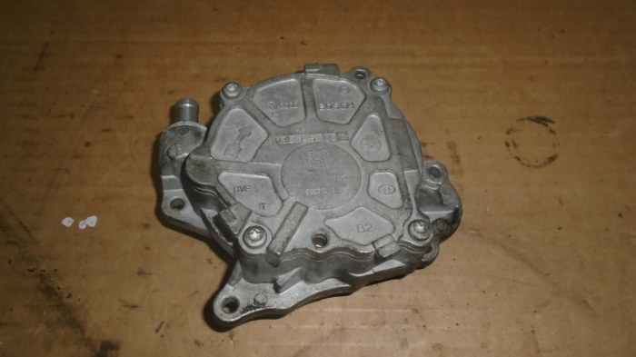 Pompa de vacuum pentru Audi A4 B7, motorizare 2.0 diesel, cod 03L145100F [1]