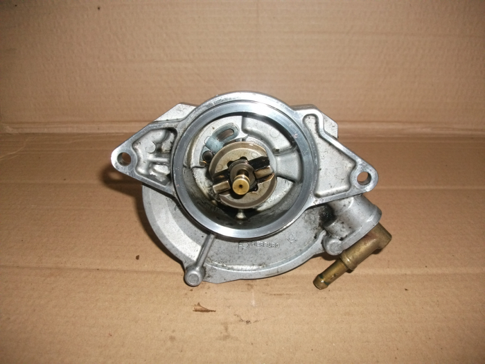 Pompa de vacuum pentru Audi A4 B7, motorizare 3.0 diesel, cod 057145100P [2]