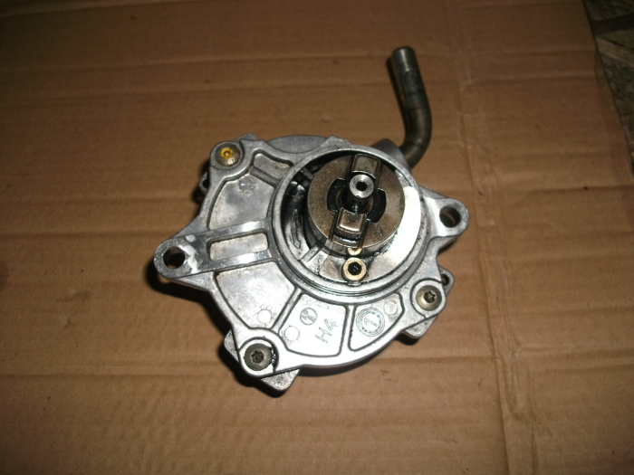 Pompa de vacuum pentru Mercedes C-Class W203, motorizare 2.2 diesel, cod A6112300065 [1]