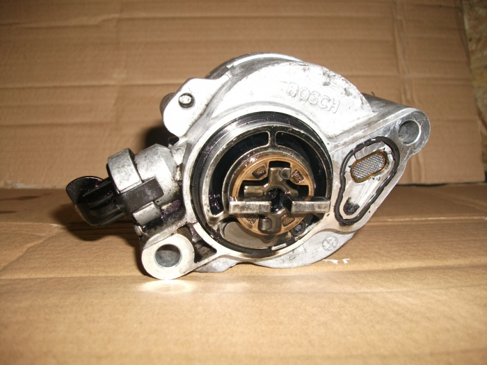 Pompa de vacuum pentru Peugeot 308 I, motorizare 1.6 diesel, cod D156-2A [1]