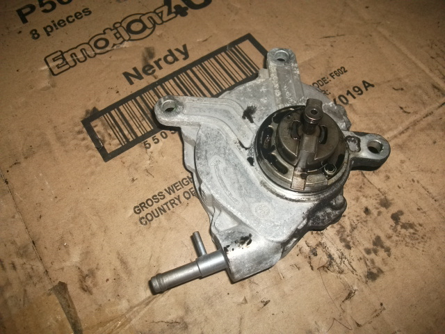 Pompa de vacuum pentru Toyota AVENSIS T270, motorizare 2.2 diesel [1]