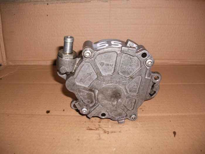 Pompa de vacuum pentru Volkswagen Passat B6, motorizare 2.0 diesel, cod 03L145100 [1]