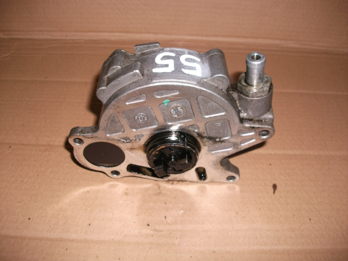 Pompa de vacuum pentru Volkswagen Passat B6, motorizare 2.0 diesel, cod 03L145100 [2]