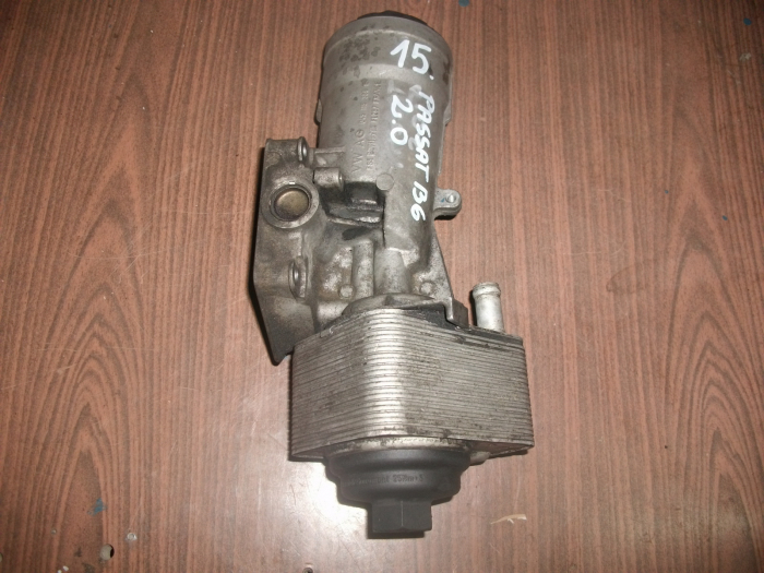 Racitor ulei pentru Volkswagen Passat B6, motorizare 2.0 diesel, cod 045115389E [1]