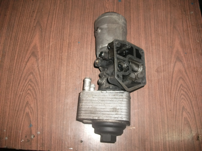 Racitor ulei pentru Volkswagen Passat B6, motorizare 2.0 diesel, cod 045115389E [2]