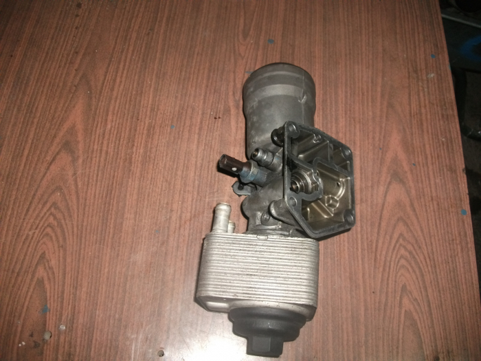 Racitor ulei pentru Volkswagen Passat B6, motorizare 2.0 diesel, cod 045115389K [2]