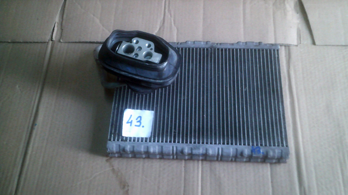 Radiator pentru AUDI A4 B8, motorizare 2.0 DIESEL, cod H1405007 [2]