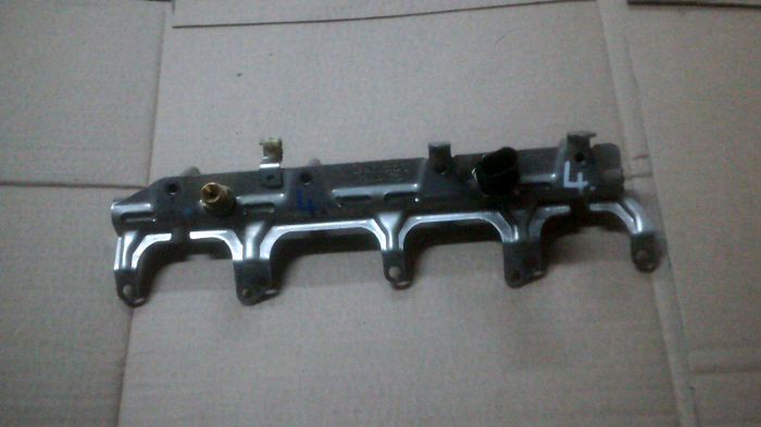 Rampa injectie pentru Audi a4 b8, motorizare 1.8 benzina, cod 06J133317G [2]